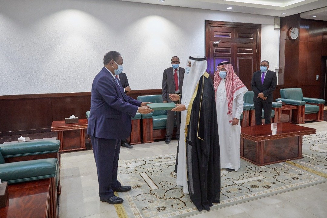 حمدوك يتلقى دعوة رسمية من بن سلمان لزيارة السعودية لهذا السبب