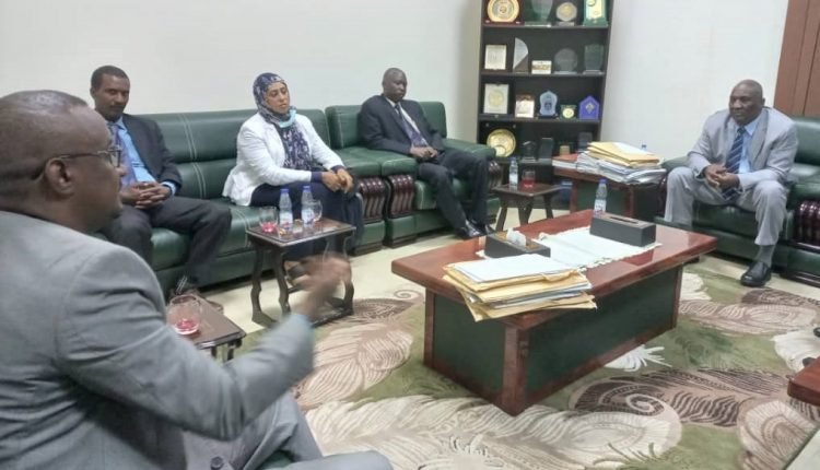 النائب العام يتسلم نتائج تحقيق ملفات عمل نيابة لجنة ازالة التمكين في الفساد والنقد الاجنبي وخيانة الأمانة وتقديمها للمحاكم