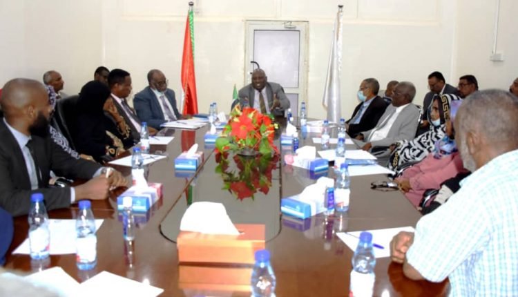 السودان : النائب العام يكشف عن عقبات في رفع حصانة متهمين من منسوبي القوات النظامية ويتعهد لأسر ضحايا الثورة