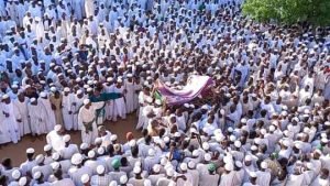 بالصور.. المئات يشيّعون الشيخ أبو عزة في موكب مهيب إلى مثواه الأخير بالصور.. المئات يشيّعون الشيخ أبو عزة في موكب مهيب إلى مثواه الأخير