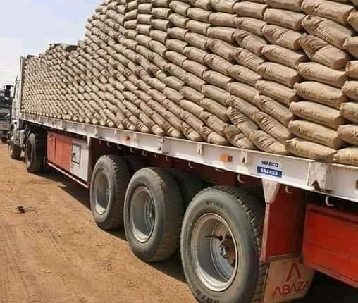والي الشمالية تضبط شاحنات مصرية تفرغ حمولتها للتلاعب بالميزان