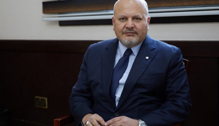 مدعي المحكمة الجنائية الدولية يدلي باعتراف خطير وتهديد بشأن مذكرة إعتقال نتنياهو