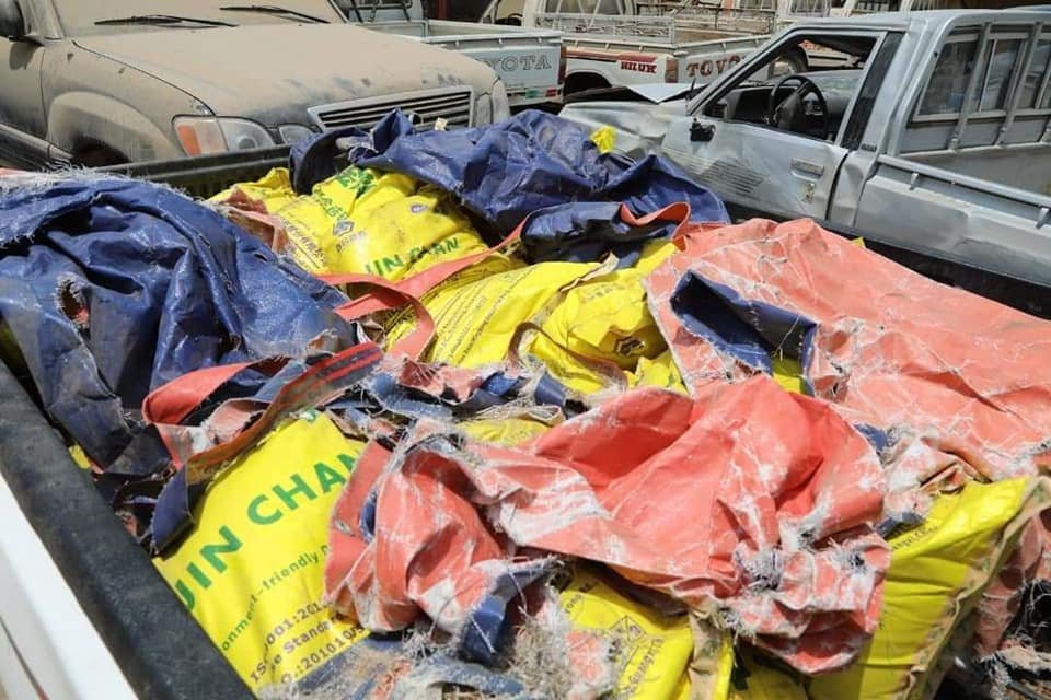 السودان : محاولة تهريب 200 ألف دولار بطريقة غريبة وضبط سيارات مخالفة ومواد خطرة سامة لتنقيب الذهب (صور)