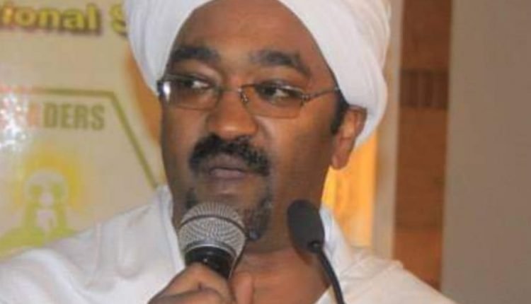 الكاتب الصحفي مزمل أبو القاسم في أول تعليق بعد التحقيق معه في نيابة المعلوماتية