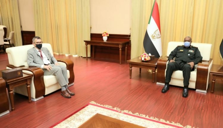 اتفاق بين فولكر والبرهان بشأن أزمة المدنيين والعسكريين ورهن الحصول على الموارد والمعونات للسودان بتنفيذ مطلوبات