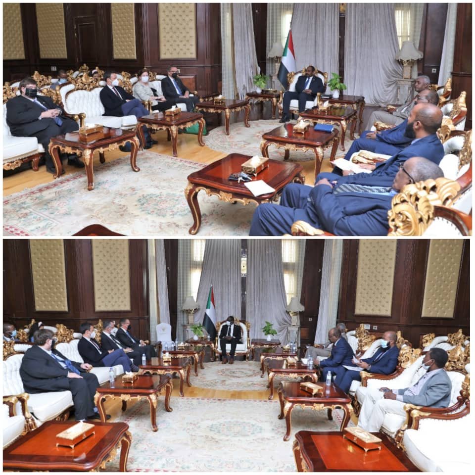 مسؤولون امريكيون في الخرطوم .. تحذير من تكرار المحاولات الانقلابية في توقف دعم الكونغرس للسودان ودعوات ومطالب عاجلة.. تفاصيل تحركات لاحتواء فشل الانتقال