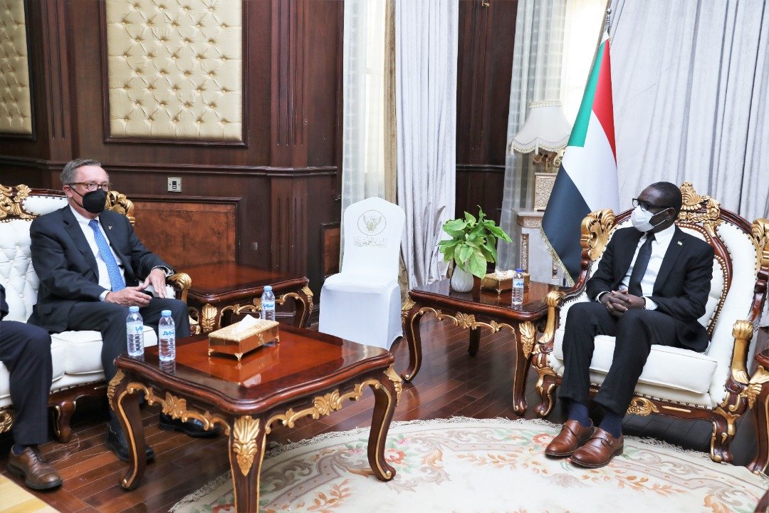 مسؤولون امريكيون في الخرطوم .. تحذير من تكرار المحاولات الانقلابية في توقف دعم الكونغرس للسودان ودعوات ومطالب عاجلة.. تفاصيل تحركات لاحتواء فشل الانتقال