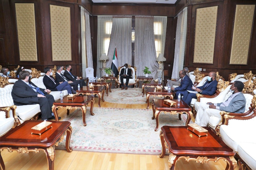 مسؤولون امريكيون في الخرطوم .. تحذير من تكرار المحاولات الانقلابية في توقف دعم الكونغرس للسودان ودعوات ومطالب عاجلة.. تفاصيل تحركات لاحتواء فشل الانتقال