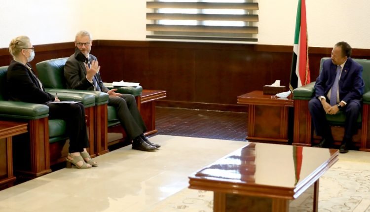 مسؤولون امريكيون في الخرطوم .. تحذير من تكرار المحاولات الانقلابية في توقف دعم الكونغرس للسودان ودعوات ومطالب عاجلة.. تفاصيل تحركات لاحتواء فشل الانتقال