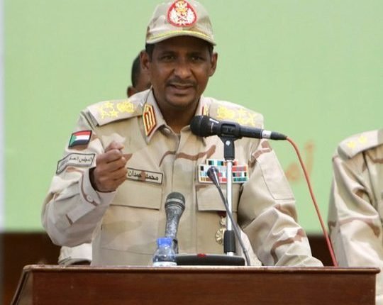 عاجل : حميدتي امام حمدوك يحذر : السودان يواجه تحديات امنية واقتصادية ويجب الا نركز على عسكريين ومدنيين وتجاوز الخوف من بعضنا الى الثقة في بعضنا.. عبرنا وانتصرنا
