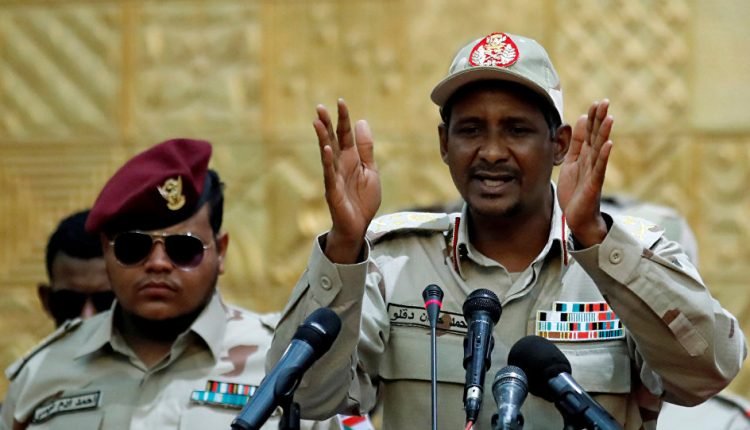 عاجل : حميدتي في اول تصريح: البرهان كذاب ومجرم ومنافق سنقدمه واعوانه للعدالة لانه دمر الشعب السوداني واجبرنا على القتال وقمنا بتحييد الطائرات تماما واسقطنا طائرة للجيش ومع خيار الشعب ان يعود الجيش للثكنات هذه حرب لا نعرف متى تنتهي وسيطرنا على المطارات