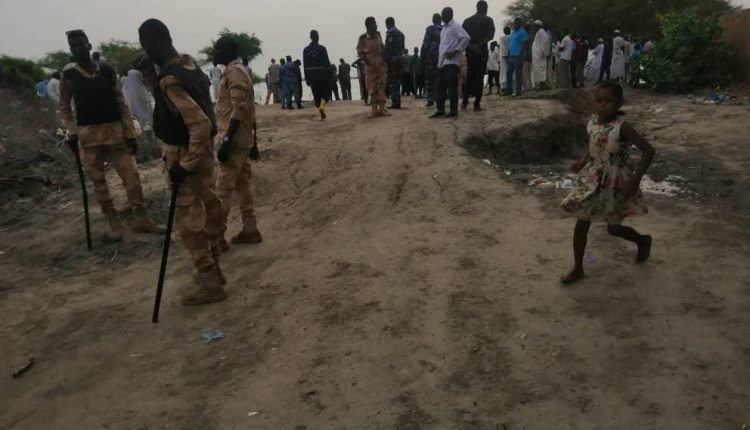 السودان : إنتشال جثة جندي من ضحايا تحطم طائرة عسكرية غرقت في مياه النيل
