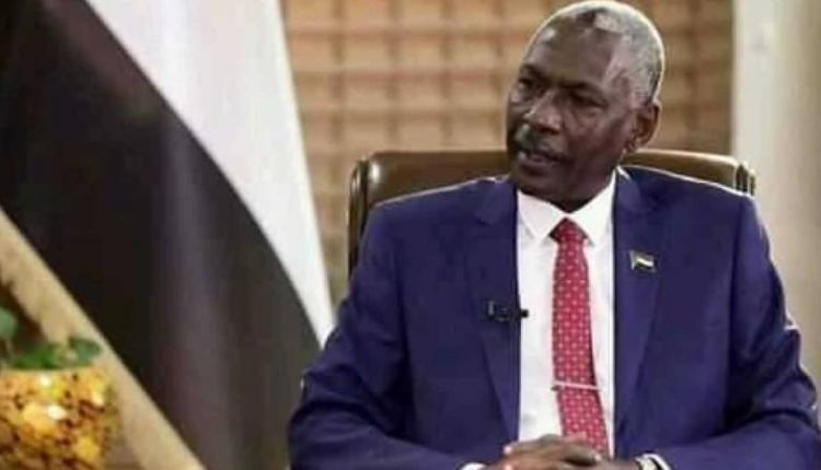 وزير الدفاع يكشف عن قوات من الجيش السوداني داخل حلايب