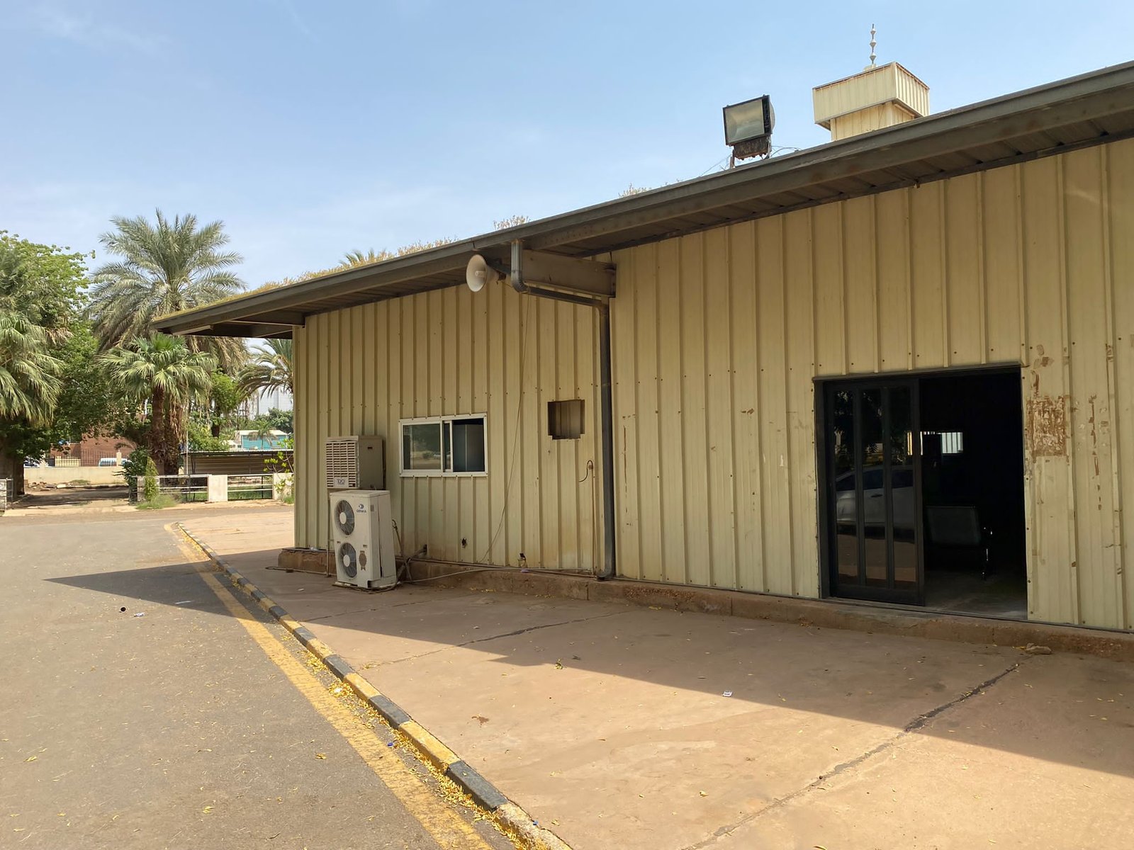 الخارجية توضح بشأن تحويل مسجد بالوزارة إلى إستقبال ومريم الصادق تبرعت من مالها الخاص لهذا الغرض(صور) الخارجية توضح بشأن تحويل مسجد بالوزارة إلى إستقبال ومريم الصادق تبرعت من مالها الخاص لهذا الغرض(صور)
