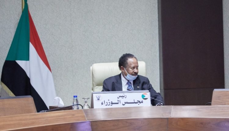 بعد اعتصامهم جوار مجلس الوزراء لأيام.. حمدوك يوجه بحل لجنة معالجة مصابي الثورة وتكوين لجنة جديدة ويعتزم انشاء مفوضية ويعترف بخلل كبير