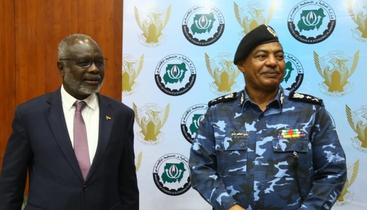السودان بالصور: الجمارك تسلم وزارة المالية 12 كيلوجرام ذهب مهرب