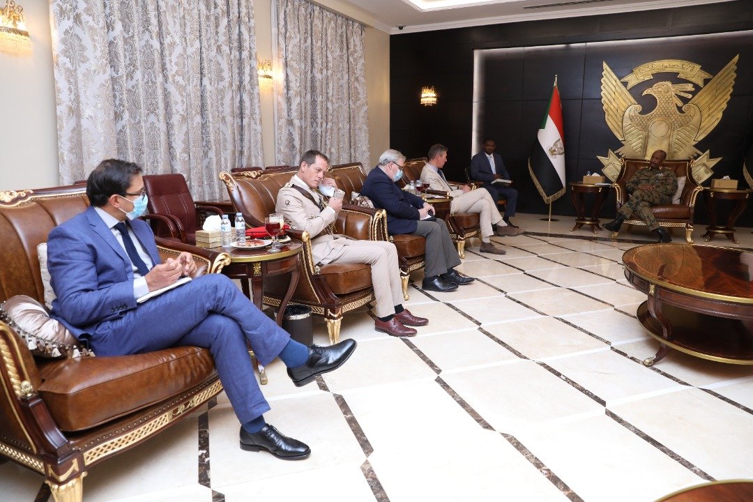 تفاصيل لقاء بين البرهان وسفير بريطانيا لمناقشة الازمة في السودان ومسؤولة رفيعة من المملكة المتحدة تصل الخرطوم الأربعاء