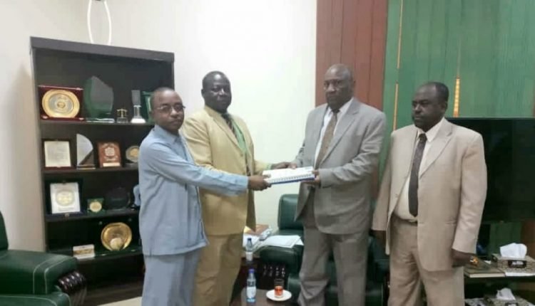 السودان: النائب العام يتسلم نتائج التحقيق في احتجاجات أسفرت عن مقتل طالب جامعي وإصابات وكشف قيمة اضرار مادية لحقت بمؤسسات حكومية