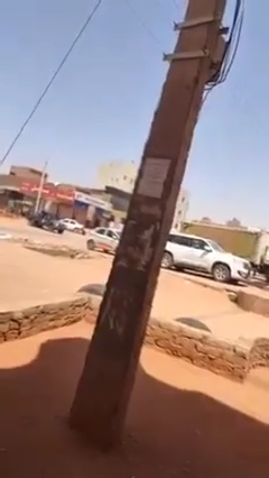 عاجل بالفيديو والصور ..لحظة مداهمة القوات الأمنية لمقر خلية إرهابية بمنطقة جبرة والقبض على عناصرها واصابة ضابط وفرد بالأمن ومطاردة من سيارات قوات أمنية وإطلاق رصاص كثيف وهلع وسط المواطنين