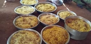 بالصورة.. وجبات دسمة في اعتصام القصر الجمهوري ومواكب ضخمة من الولايات اليوم