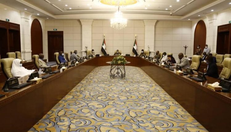 مجلس السيادة السوداني يتداول حول 5 اسماء لخلافة عبدالله حمدوك في رئاسة الحكومة