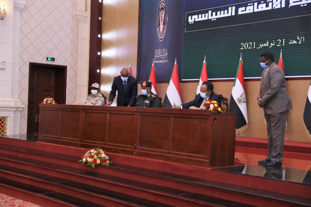 السودان : التفاصيل الكاملة للتوقيع على الاتفاق السياسي بين البرهان وحمدوك (صور)