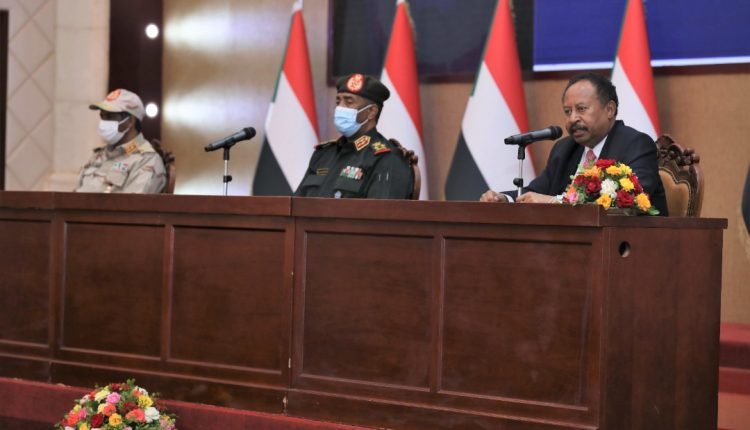 اتهام حمدوك بالاتفاق تحت الطاولة مع البرهان