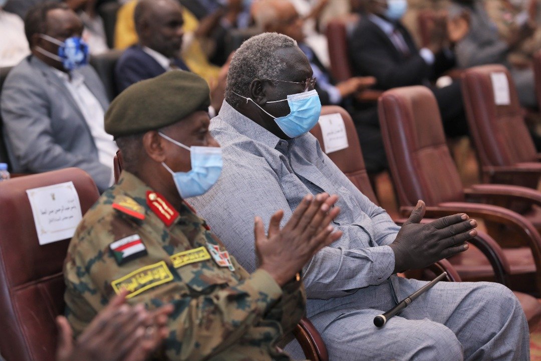 السودان : التفاصيل الكاملة للتوقيع على الاتفاق السياسي بين البرهان وحمدوك (صور)