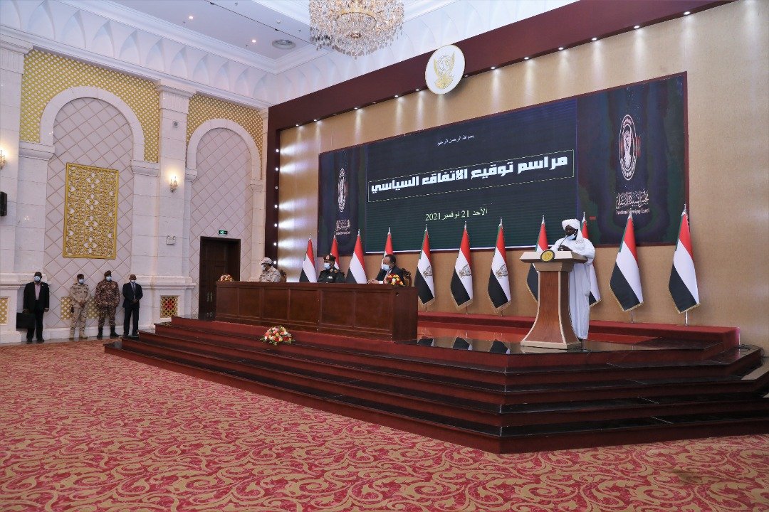 السودان : التفاصيل الكاملة للتوقيع على الاتفاق السياسي بين البرهان وحمدوك (صور)