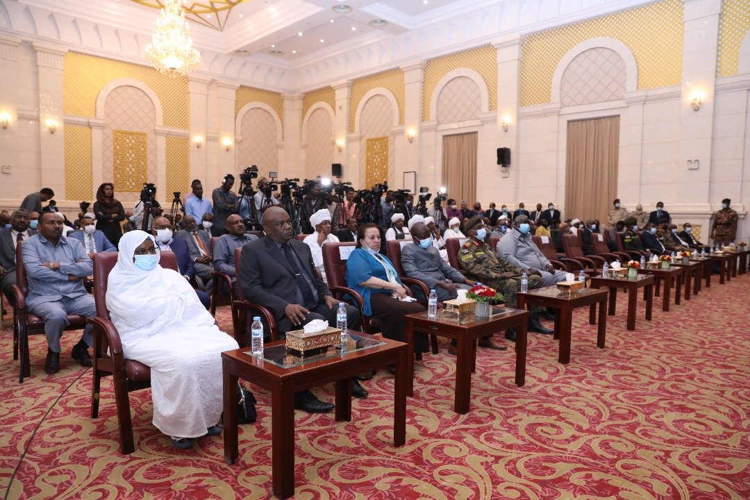 السودان : التفاصيل الكاملة للتوقيع على الاتفاق السياسي بين البرهان وحمدوك (صور)