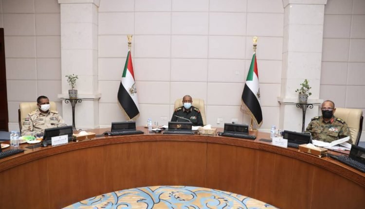 مجلس السيادة يتعهد بالتحقيق في حالات القتل بمظاهرات 13و17 نوفمبر و يناقش تشكيل النيابة والقضائية ويكلف رئيسا للجنة الطوارئ الصحية ومتحدث رسمي باسم المجلس
