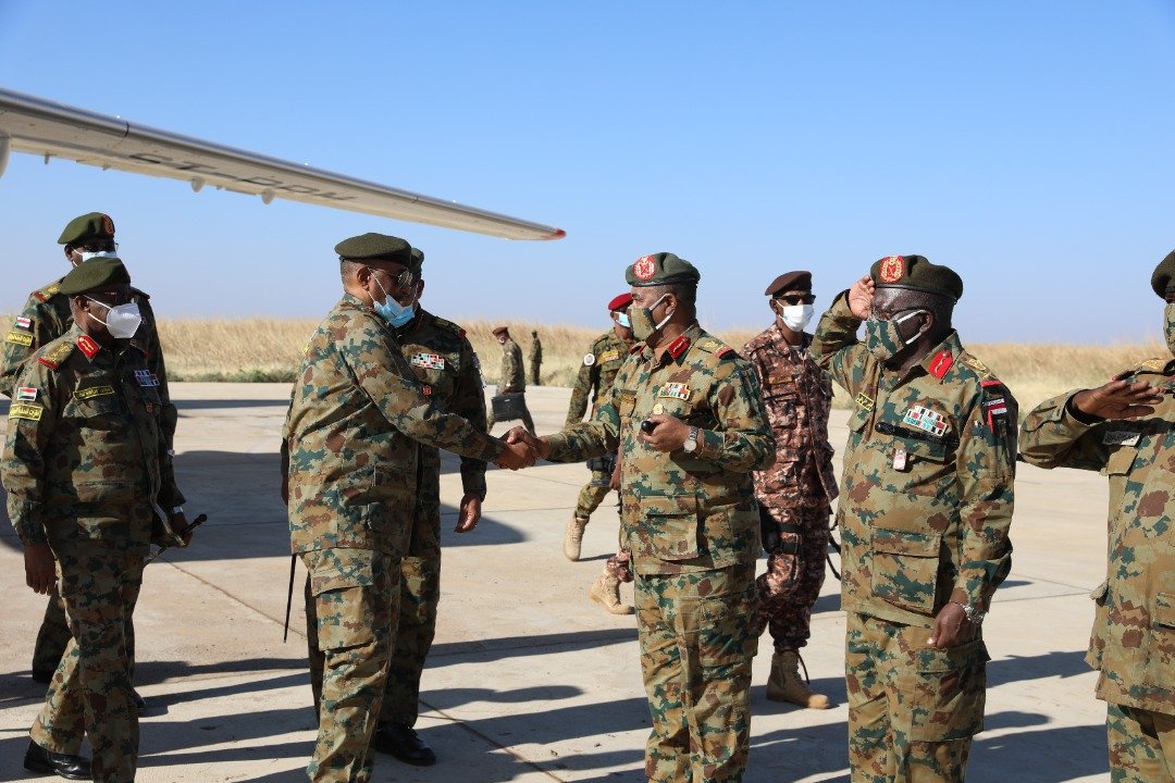 البرهان يرسل رسائل وتعهدات من الفشقة .. التفاصيل الكاملة لزيارة قائد الجيش السوداني للحدود مع اثيوبيا بالصور