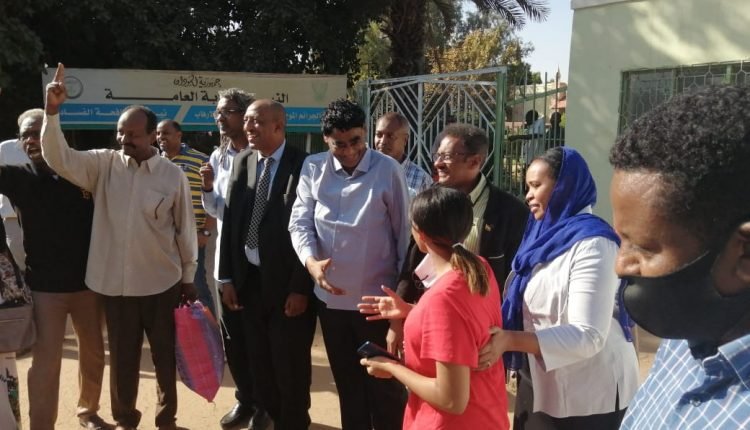 السلطات تفرج عن وزير الصناعة في حكومة حمدوك المحلولة وعضو بتجمع المهنيين ويشارك في مليونية 30 نوفمبر