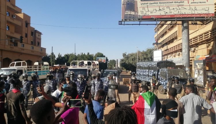 لجنة أطباء السودان: رئيس الوزراء الانقلابي مسؤول عن تجاوزات قوات الشرطة تجاه المتظاهرين