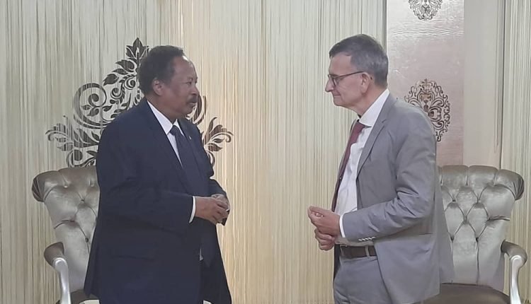 فولكر يكشف عن تحركات مكثفة مع سياسيين بينهم حمدوك ورواد مواقع التواصل الاجتماعي يضعون حلًا حاسمًا لأزمة السودان