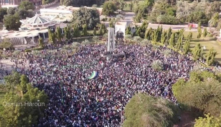 السودان : الصحة تعلن إحصائية الإصابات بالمستشفيات في مظاهرات 19ديسمبر وتكشف عن حالات اختناق بالغاز المسيل للدموع