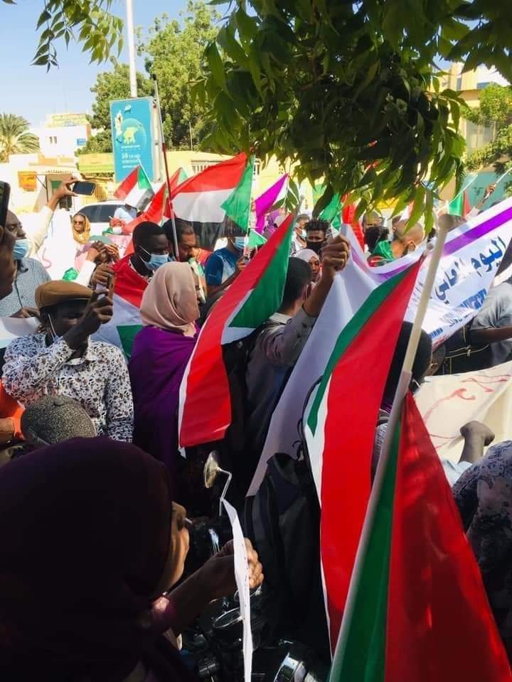 السودان: ذوي الإعاقة في اليوم العالمي يخرجون في موكب بالخرطوم رفضا لاتفاق البرهان وحمدوك .. بالصور