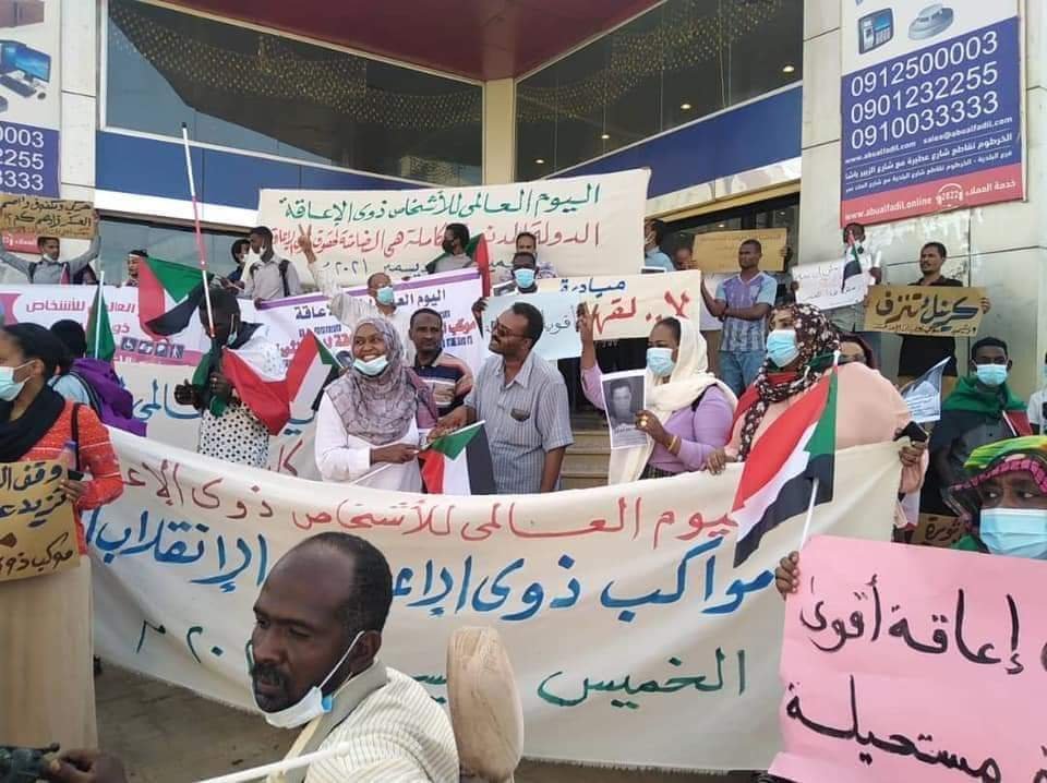 السودان: ذوي الإعاقة في اليوم العالمي يخرجون في موكب بالخرطوم رفضا لاتفاق البرهان وحمدوك .. بالصور