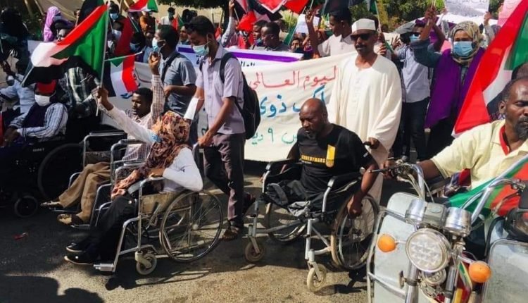 السودان: ذوي الإعاقة في اليوم العالمي يخرجون في موكب بالخرطوم رفضا لاتفاق البرهان وحمدوك .. بالصور
