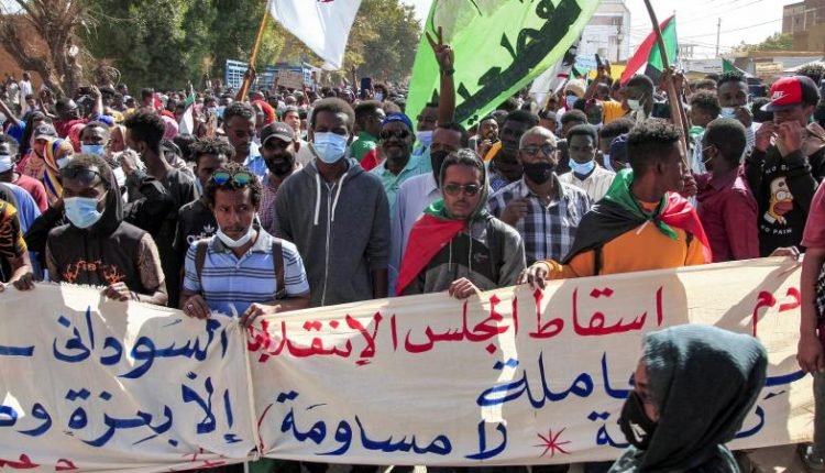 السودان: عودة الانترنت والاتصالات بعد 14 ساعة من الانقطاع تزامنا مع مظاهرات ضد قرارات البرهان