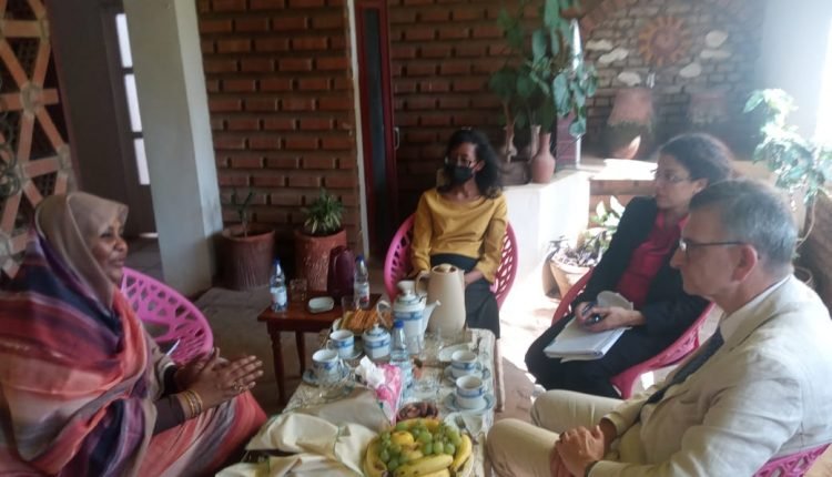 لقاء بين وزيرة خارجية حكومة حمدوك المحلولة مريم الصادق المهدي وفولكر بيرتس