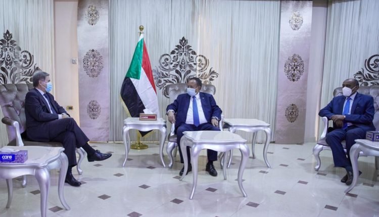 مبعوث فرنسي ينقل لحمدوك تعهدات ماكرون بشأن التحول الديمقراطي في السودان والعلاقات الاقتصادية مع الاتحاد الأوروبي ويقدم دعوة حول المفاوضات مع الحلو وعبد الواحد