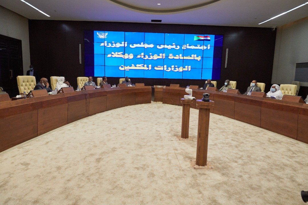 تفاصيل اول اجتماع لحمدوك مع الوزراء والوكلاء بعد حل الحكومة وتوجيه عاجل بشأن ميزانية الدولة ومطالبة وزارة العدل بتدخل سريع