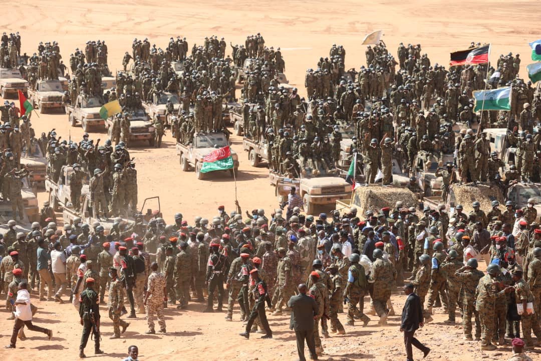 قائد الجيش السوداني عبد الفتاح البرهان وسط قواته يرسل رسائلا و تهديدات وتعهدات.. نقول لحمدوك امضي ونحن من خلفك للعبور والانتصار قائد الجيش السوداني عبد الفتاح البرهان وسط قواته يرسل رسائلا و تهديدات وتعهدات.. نقول لحمدوك امضي ونحن من خلفك للعبور والانتصار