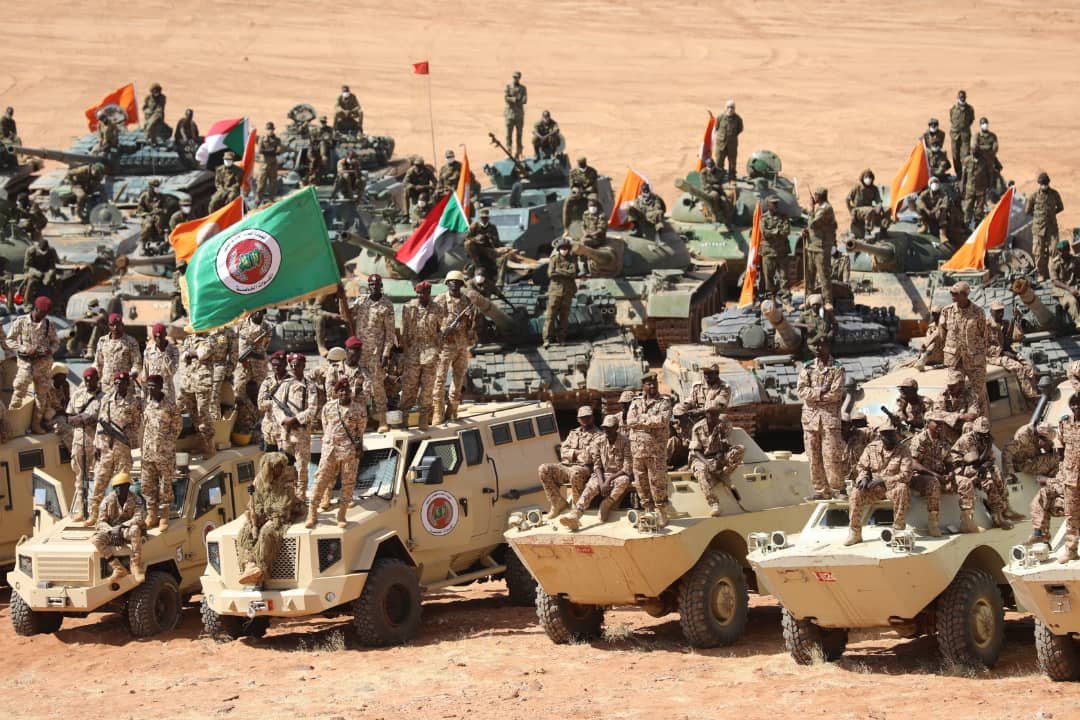 قائد الجيش السوداني عبد الفتاح البرهان وسط قواته يرسل رسائلا و تهديدات وتعهدات.. نقول لحمدوك امضي ونحن من خلفك للعبور والانتصار قائد الجيش السوداني عبد الفتاح البرهان وسط قواته يرسل رسائلا و تهديدات وتعهدات.. نقول لحمدوك امضي ونحن من خلفك للعبور والانتصار