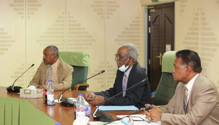 بنك السودان يكشف عن بناء احتياطات من النقد الاجنبي والذهب وانخفاض العجز في الميزان التجاري ويصدر توجيهات للمصارف