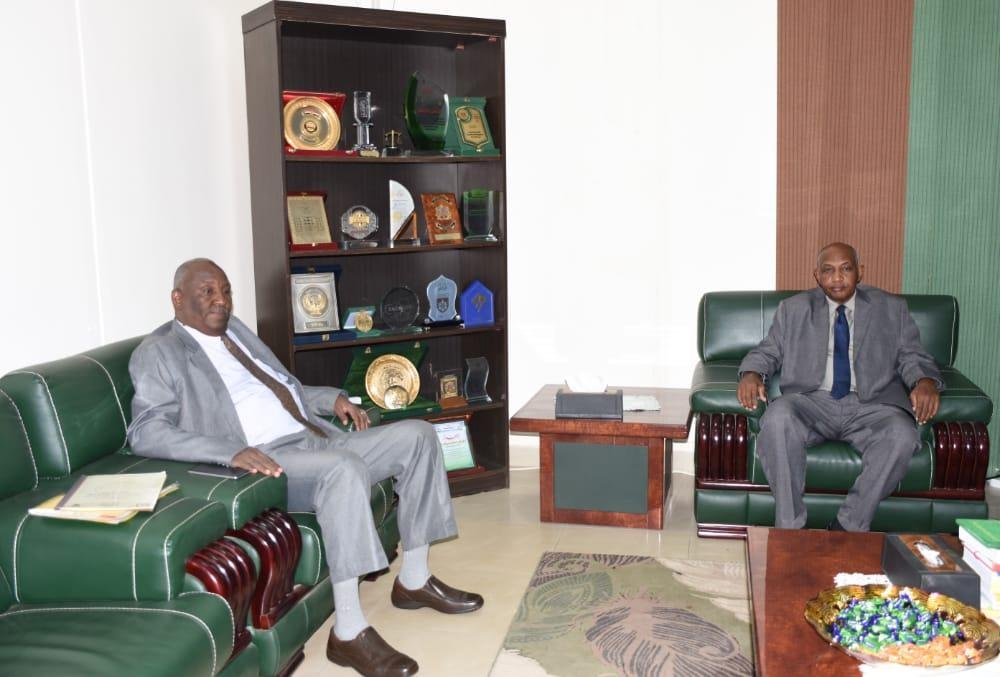 النائب العام المكلف في السودان يتسلم كافة ملفات القضايا من النائب العام السابق لتقديمها إلى القضاء