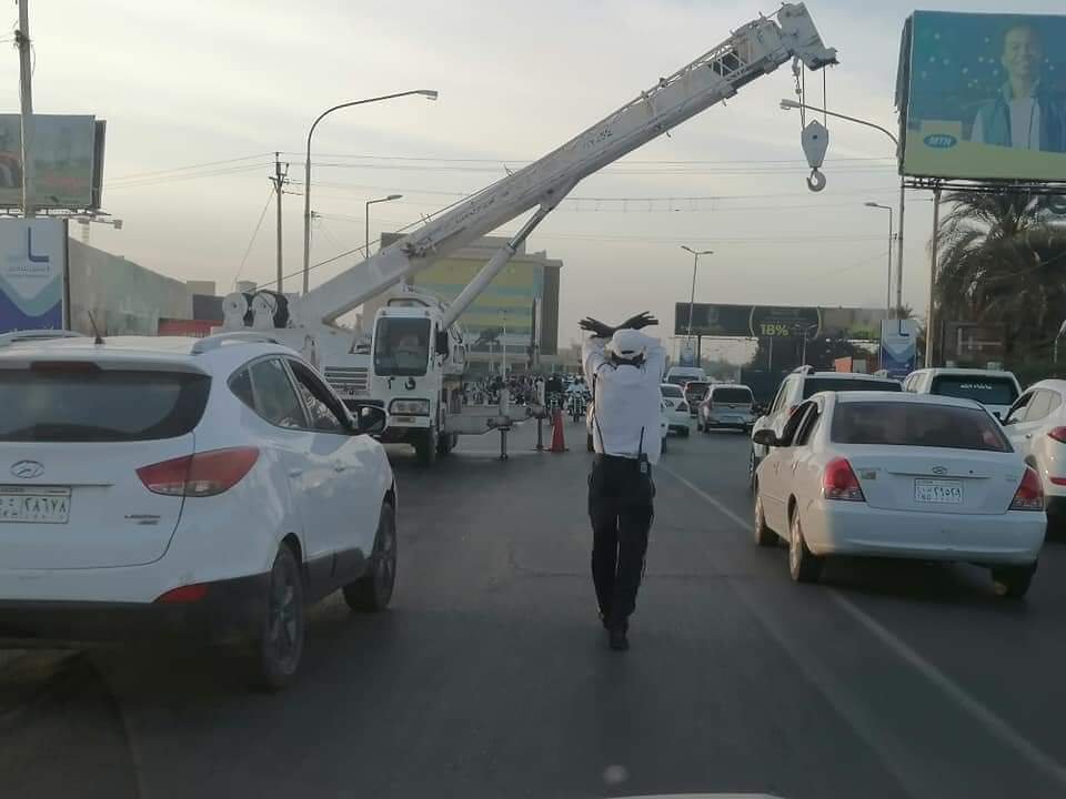 دعوات للخروج في موكب متوجه إلى القصر الجمهوري الأحد وكشف مساراته تجمع المهنيين يلحق به والسلطات تضطر لاعادة حاويات اغلاق الجسور دعوات للخروج في موكب متوجه إلى القصر الجمهوري الأحد وكشف مساراته تجمع المهنيين يلحق به والسلطات تضطر لاعادة حاويات اغلاق الجسور