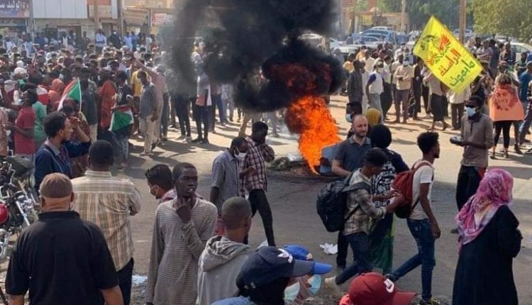 عاجل: لجنة أطباء السودان : مقتل ثلاثة متظاهرين بالرصاص الحي في تظاهرات 6 يناير