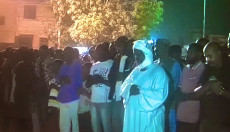 عاجل:  قتيل جديد في مظاهرات السودان والسلطات الأمنية تفرق مشيعي أحد الضحايا بقنابل الغاز